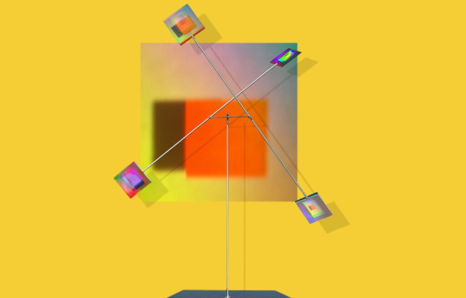 Mobiles 14 <strong>Icarus' Eyes - Naviagator I, 2002</strong><br>Holomobile