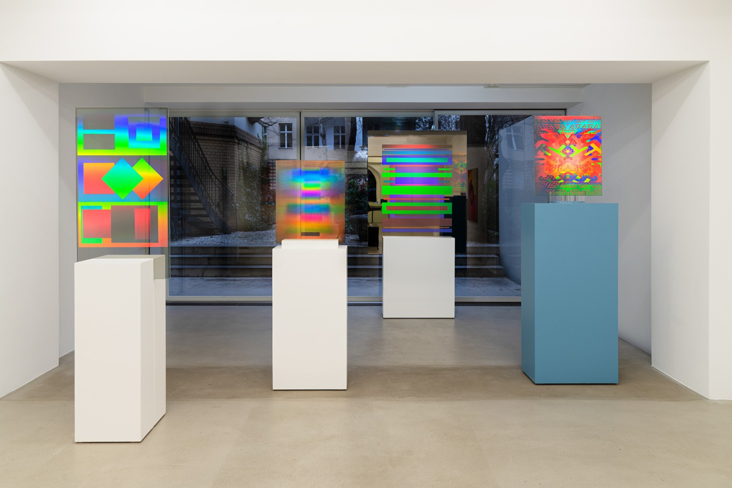 Hologramme in Dieter Jungs Ausstellung The Light Behind in der Galerie Kornfeld Berlin